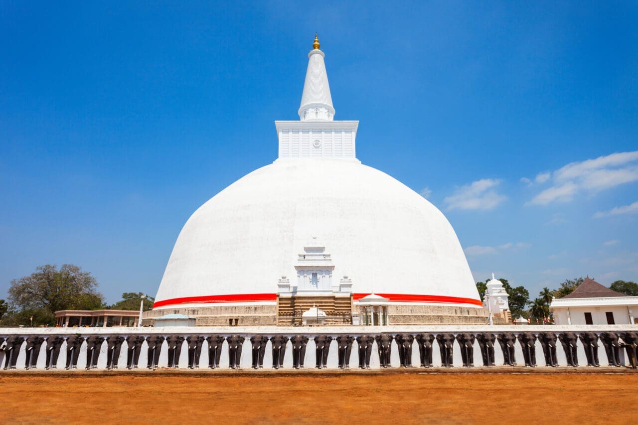 The Ruwanwelisaya stupa